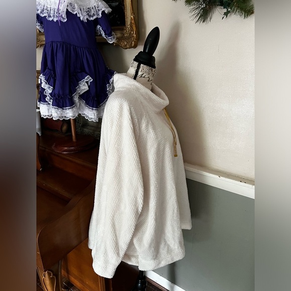 Muk Luks Womens 2X Pullover
Soft Fleece Funnel Neck
Drawstring Top White - Picture 3 of 5